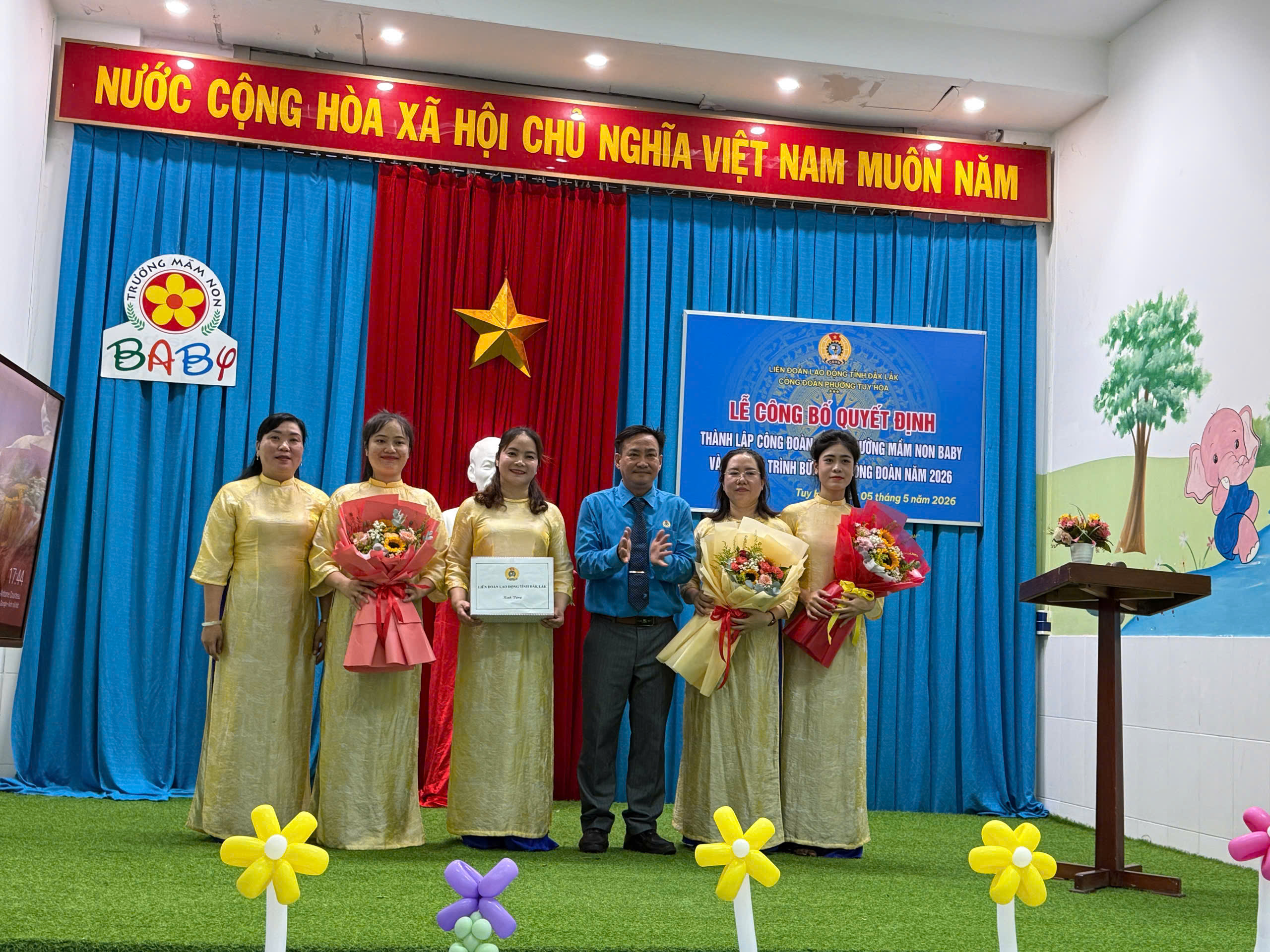 Công đoàn phường Tuy Hòa Tổ chức Lễ công bố Quyêt định thành lập CĐCS và tổ chức "Bữa cơm Công đoàn"